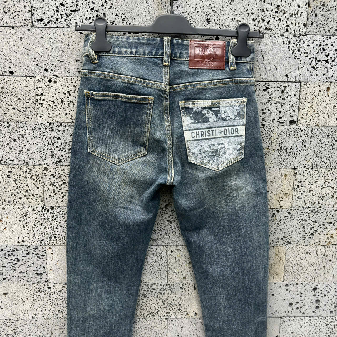 Quần Jean Dior CD Xanh bạc họa tiết Trắng túi sau Like Auth NV